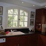 Au Milieu Des Vignes *
