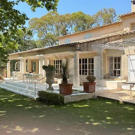 Au Milieu Des Vignes *