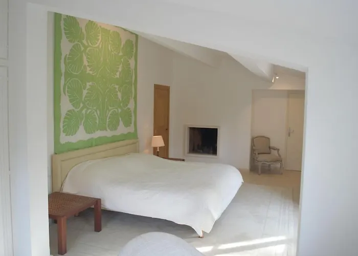 Au Milieu Des Vignes *