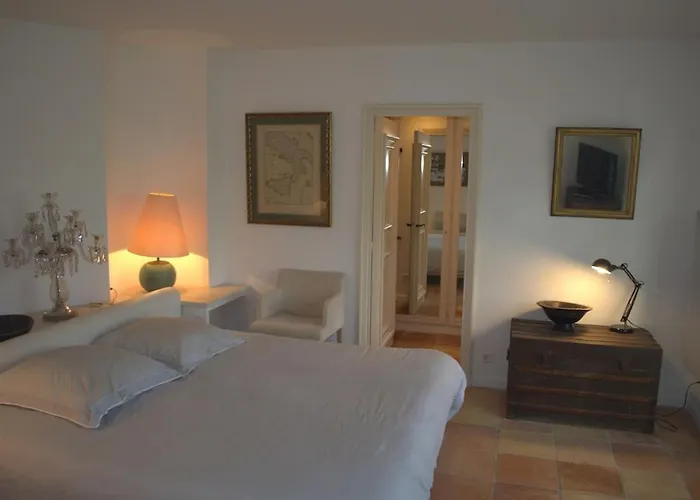 Au Milieu Des Vignes * La Londe-les-Maures