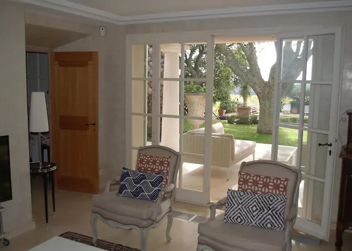 Au Milieu Des Vignes