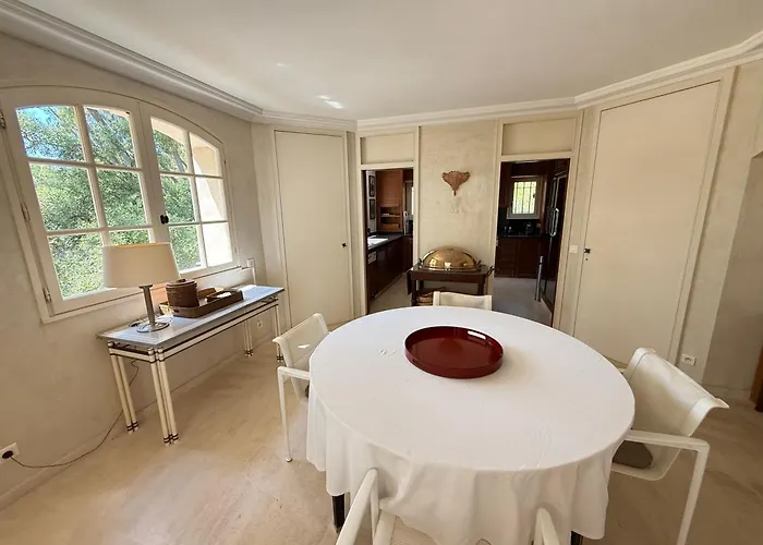 Au Milieu Des Vignes * La Londe-les-Maures